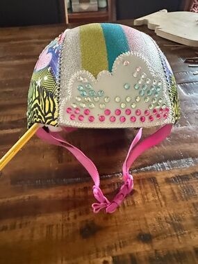 Razskullz Sparklzs Embellished Bicycle Helmet
Size Small